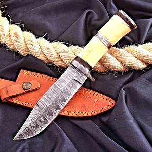 Couteau de chasse fait main en acier damas avec gaine en cuir poignée en os couteau de camping à lame fixe supporté par OEM de qualité industrielle - Product Image 1