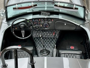 Perfectamente Limpio, 1965 Shelby Cobra, Modelo de Carreras, Transmisión Manual, Motor V8 - Product Image 2