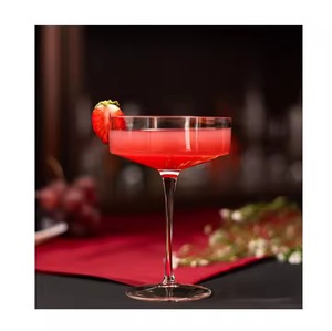 Copa de cóctel con logotipo personalizado de alta calidad, cristalería personalizada para bares o centros turísticos y bebidas disponibles para cantidades a granel - Product Image 1