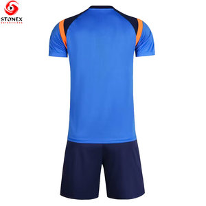 ชุดฟุตบอลคุณภาพสูง โพลีเอสเตอร์ 100% รับออกแบบโลโก้ สี และดีไซน์ น้ำหนักเบา แห้งเร็ว ระบายอากาศได้ดี ป้องกันแบคทีเรีย ดีที่สุด - Product Image 2