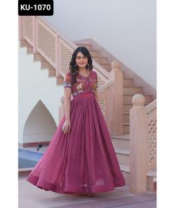 Les plus beaux vêtements ethniques indiens Tissu croustillant argenté Anarkali Robes de fantaisie avec broderie Robes de fantaisie indiennes à col rond - Product Image 1