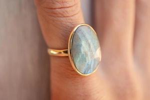 Anillo de Labradorita Azul Fuego Natural, Chapado en Oro de 18k, Hecho a Mano, Piedra Preciosa de Labradorita, Joyería para Mujer, Anillo de Boda, Regalo para Mujer - Product Image 4