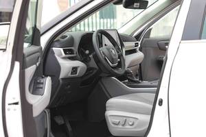 SUV hybride 4x4 Toyota Highlander XLE 2.5 A25A-FXS 2024 blanc platine, certifié neuf, zéro kilomètre/km/h et d'une propreté exceptionnelle - Product Image 3