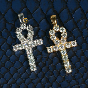 Pendentif croix en or jaune 10Kt à la mode rehaussé de diamants ronds de laboratoire de clarté VVs taille brillante - Product Image 3