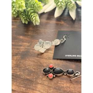 Boucles d'oreilles pendantes Navajo en or 18 carats et argent sterling avec pierres multicolores, grappes de perles de quartz corail, plaqué or - Product Image 5