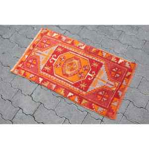 Alfombra Turca Vintage Pequeña de 1.6x2.8 pies, Alfombra Roja con Puntos Naranja - Product Image 2