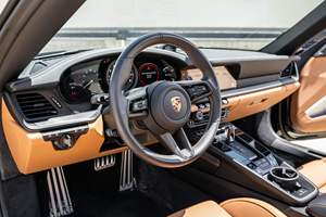 Coupé Usado de Alto Rendimiento con Tracción en las Cuatro Ruedas, Transmisión Automática, Volante a la Izquierda, Asientos de Cuero, Techo Metálico, Neumáticos R19 - Product Image 2