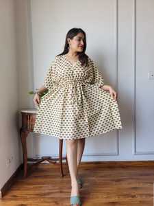 Vestido corto de algodón hecho a medida con cuello en V y estampado étnico con cordón de cintura ajustable adecuado para clientes boutique y revendedores - Product Image 5