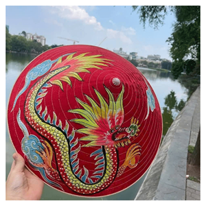 Sombrero Cónico Hecho a Mano con Hojas de Palma y Marco de Bambú para Protección Solar, Disfraz Cultural y Regalos de Recuerdo, Origen Vietnam - Product Image 6