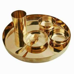 Regalos y artesanías de metal, regalos de Diwali de lujo, Pooja Thali de latón 100% con accesorios, regalos de devolución de boda personalizados, artículos para la venta - Product Image 4
