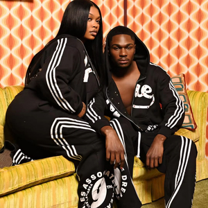 Ensemble de survêtement unisexe en coton avec broderie et strass, style streetwear, pantalon de survêtement évasé et sweat-shirt ample - Product Image 1