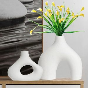 Vase à fleurs en métal de texture de couleur blanche pour la décoration intérieure - Product Image 1