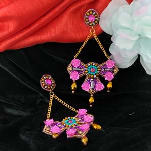 Pendientes Colgantes de Moda para Mujer Hechos a Mano, Diseño Único y Elegante con Cuentas Coloridas, de Latón y Tela, Ideales para Bodas y Fiestas - Product Image 1
