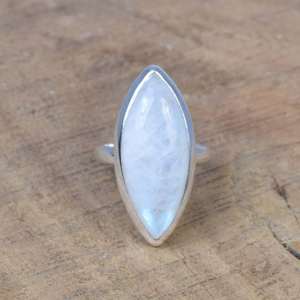 Anillo de Piedra Lunar Arcoíris, Plata de Ley 925, Joyería de Piedras Preciosas Hecha a Mano, Anillo de Moda para Mujer, Elegante Regalo - Product Image 1