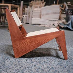 Modern Minimalist Ash Wood and Mesh Lounge Chair for Home & Hotel Use - Product Image 3