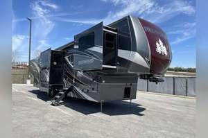 รถพ่วงมือสองสภาพดี ปี 2023 ยี่ห้อ Cross Roads รุ่น RED WOODs RW 4200FL Fifth Wheel - Product Image 3