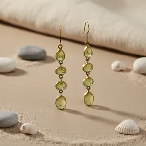 Boucles d'oreilles pendantes en péridot plaqué or pour femme, style bohème, forme goutte d'eau, serti clos, bijoux à porter au quotidien - Product Image 1