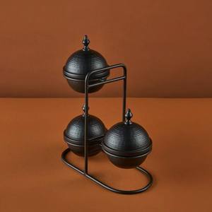 Tazón de dátiles de aspecto moderno con soporte, juego de tres tazones para servir para Ramadán en plata, acabado con tapa, Mini tazón para servir dátiles - Product Image 1