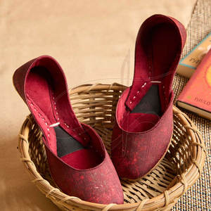 Khussas de Cuero Sintético Cómodas de la Mejor Calidad, Impermeables, Ligeras, Nuevo Diseño, Venta al por Mayor - Product Image 1