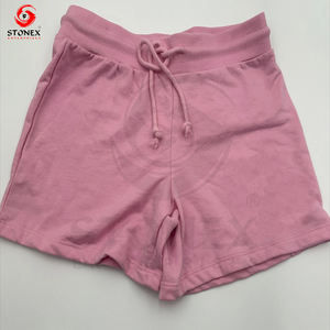 กางเกงกีฬาขาสั้นสำหรับผู้หญิงกางเกงยิมนาสติกขาสั้นผ้าตาข่ายแห้งเร็วพิมพ์ลายตัวอักษรคลาสสิก - Product Image 1