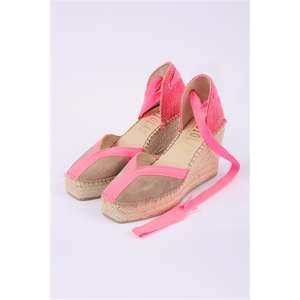 Alpargata cerrada con tacón de cuña alto - Product Image 2