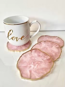 Posavasos de resina de geoda hechos a mano con diseño inspirado en el cristal Acabado epoxi brillante Juego de posavasos único para glamuroso y natural - Product Image 2