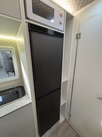 Caravane monocoque légère en fibre de carbone de 6 m, masse à vide de 1500 kg, conforme aux normes australiennes, pour le camping