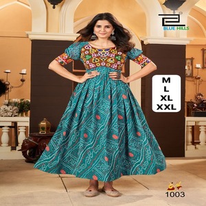 Festival Wear Navratri Special Última colección Increíble color Heavy Georgette Print con Gamthi Work Vestido largo con volantes - Product Image 1