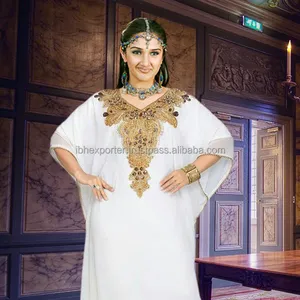 Caftán de Moda Estilo Omaní para Mujer con Impresionante Trabajo de Cuentas Brillantes en la Parte Delantera - Product Image 1