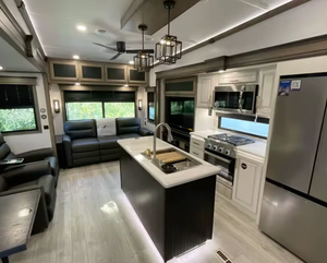 2025 2024 2026 Keystones M-o-n-t-a-n-a 3123RL Autocaravanas, Casas Rodantes y Remolques de Viaje - Product Image 2