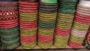 Meilleures ventes de bracelets de mode Kundan Latkan de designer Travail de pierre exquis pour les vêtements traditionnels et de fête directement de l'Inde - Product Image 4