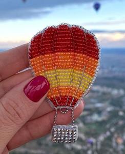 Charme floral fait main avec des perles colorées et un fermoir en or |   Accessoire pour sac |   Cadeau perlé pour elle - Product Image 2