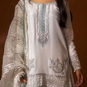 Nuevo Conjunto Sharara de Moda con Dupatta y Bordado Pesado con Lentejuelas, Traje Gharara para Fiesta a Precio de Mayoreo - Product Image 4