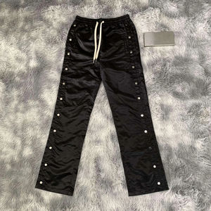 Chaqueta Cortavientos Unisex Nueva de Nailon y Algodón, Corte Regular, Pantalones de Nailon de Pierna Ancha con Corte Regular - Product Image 1