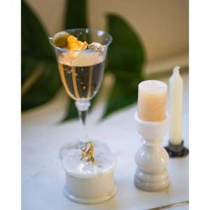 Porte-bougie en cristal artistique et durable avec finition rustique, design personnalisable pour mariages, Diwali, décoration intérieure indienne - Fait main - Product Image 1