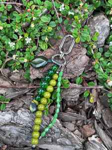 Breloque de sac vert, breloque de sac perlée, breloque de sac mignonne, breloques de sac à main, breloque de sac - Product Image 4