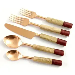 Ensemble de couverts vintage luxueux en acier inoxydable au design élégant, parfait pour les repas royaux et les occasions spéciales - Product Image 4