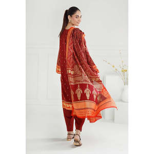 Traje Casual de 3 Piezas Color Granate para Mujer con Estampado Dorado para Verano - Con Decoración de Botones - Product Image 1