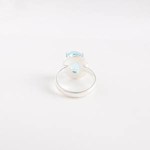 แหวนเงินแท้ 925 ประดับพลอยโทแพซสีฟ้าทรงรี งานแฮนด์เมด ได้รับการรับรองจาก IGI หินประจำเดือนธันวาคม เหมาะสำหรับเป็นของขวัญสำหรับผู้หญิง - Product Image 4