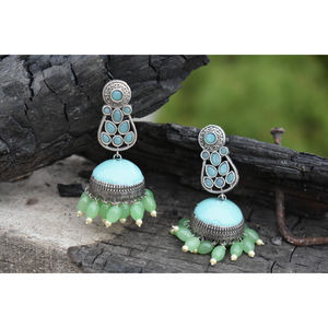Pendientes de aro jhumka ghungro con incrustaciones de piedras de imitación de plata, hechos a mano con técnica meenakari, para niñas y mujeres. - Product Image 1