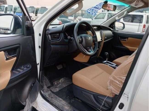 Nuevo SUV SR5 2022 con Motor Diésel 4.1-6L, Euro V, Blanco, I-Force Max Premium Turbo Automático, Volante a la Izquierda, Cuero Oscuro, R20, Techo Panorámico - Product Image 3