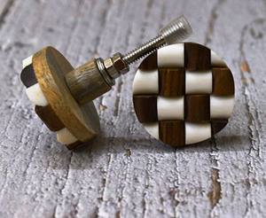 Boutons en résine de bois fabriqués à la main ensemble de 6 poignées de tiroir uniques vendant des boutons en marbre avec une taille de forme de couleur personnalisée - Product Image 6