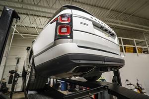 เรนจ์โรเวอร์ สปอร์ต ออโตไบโอกราฟี แอลดับเบิลยูบี เอสยูวี เทอร์โบ วี8 ออโตเมติก 7 สปีด ขับเคลื่อน 4 ล้อ พวงมาลัยซ้าย ภายในสีเดียว หลังคาซันรูฟแบบพาโนรามา - Product Image 3