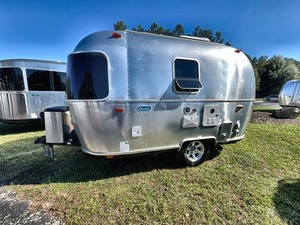 Fournisseur de caravanes d'occasion 2024 Airstream Bambi 16 RB à vendre pour le camping et les voyages - Product Image 6