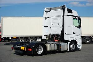 Usato 2024 MER CE DES -BE NZ ACTROS 2-ACHSER HYDRO DRIVE VOLUME rimorchio STANDARD trattore/rimorchio unità di trasmissione automatica - Product Image 6