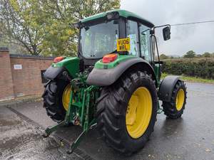 Tracteur puissant JOHNN 6320 avec technologie de pointe pour les fermes modernes et les grandes opérations sur le terrain - Product Image 5