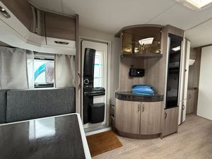Remolque de Viaje Estándar Europeo Directo de Fábrica con Características Modernas y Elegantes y Entrega Rápida Compre Caravanas y Campers Limpios en EE. UU. - Product Image 5