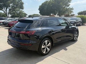 สร้างสรรค์พลังงานไฟฟ้าขั้นสูง 2024 ออดี้ คิว8 อี-ทรอน ควอตทร์ พรีเมียม - Product Image 2