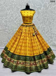 พิมพ์ลาย bandhani ที่สวยงาม lehenga choli กับ latkan dupatta สำหรับฤดูหนาว - Product Image 2