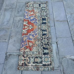 Tapis turc vintage, tapis bleu de 1,9 x 5,5 pieds, tapis oriental - Product Image 1